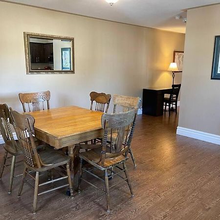 Cozy 2 Bedroom Home In Chatham - Left Side 外观 照片